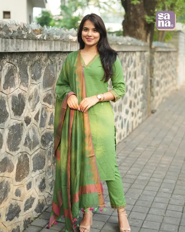 Khadi_Cotton_Embroidered_Kurti_&_Pants_Set_with_Pure_Linen_Weaved_Butta_Dupatta