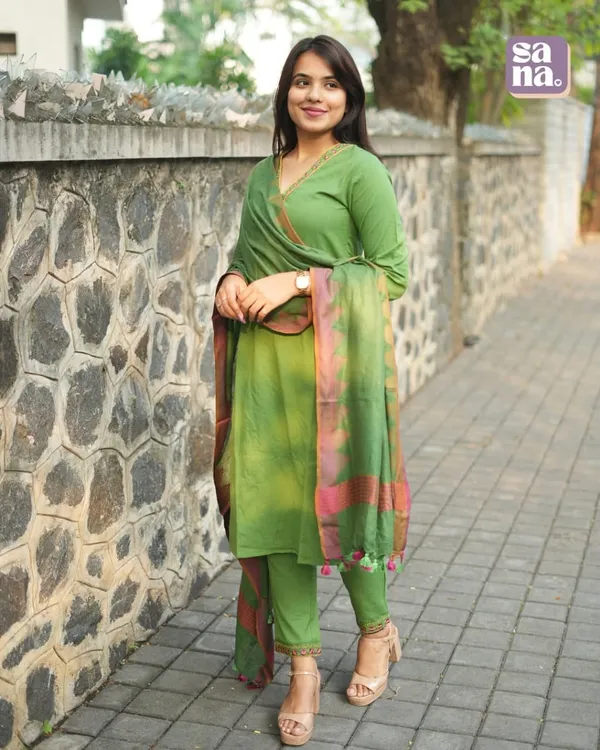 Khadi_Cotton_Embroidered_Kurti_&_Pants_Set_with_Pure_Linen_Weaved_Butta_Dupatta
