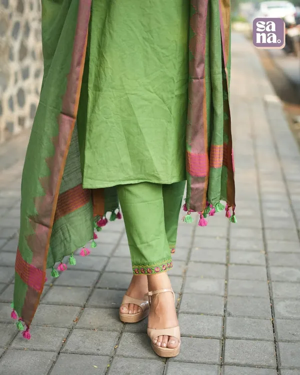 Khadi_Cotton_Embroidered_Kurti_&_Pants_Set_with_Pure_Linen_Weaved_Butta_Dupatta