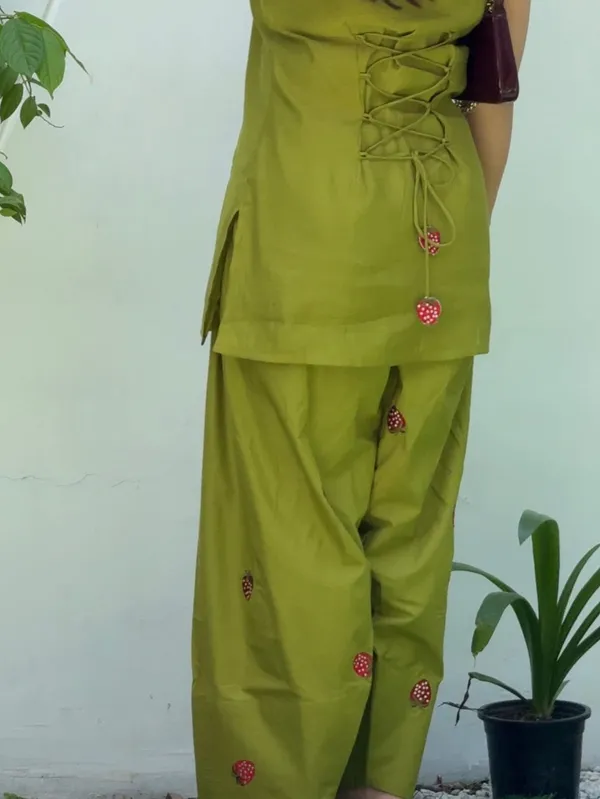 STRAWBERRY_EMBROIDERED_FARSHI_SALWAR_SET_