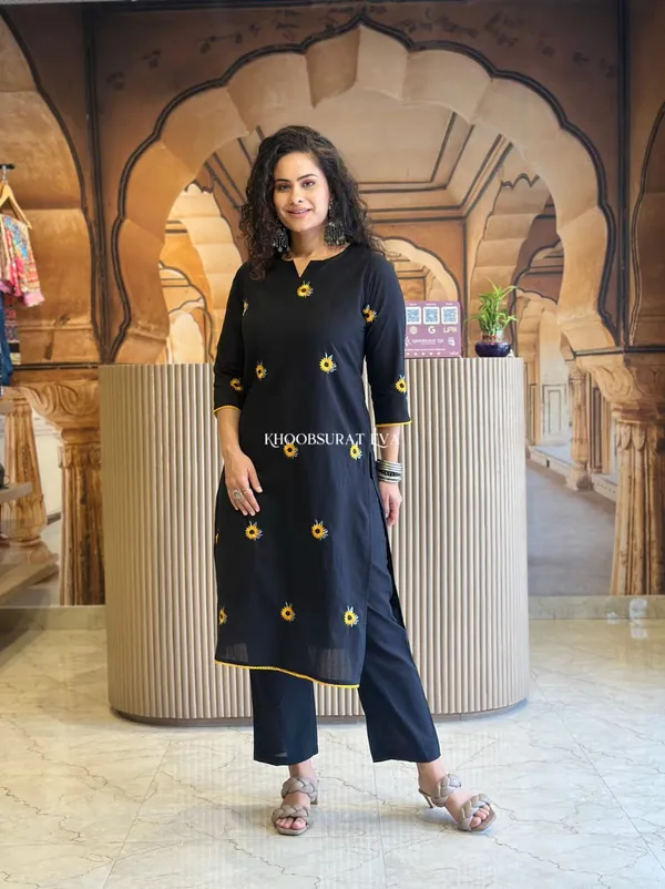 Threaded_Elegance_Kurta_Set