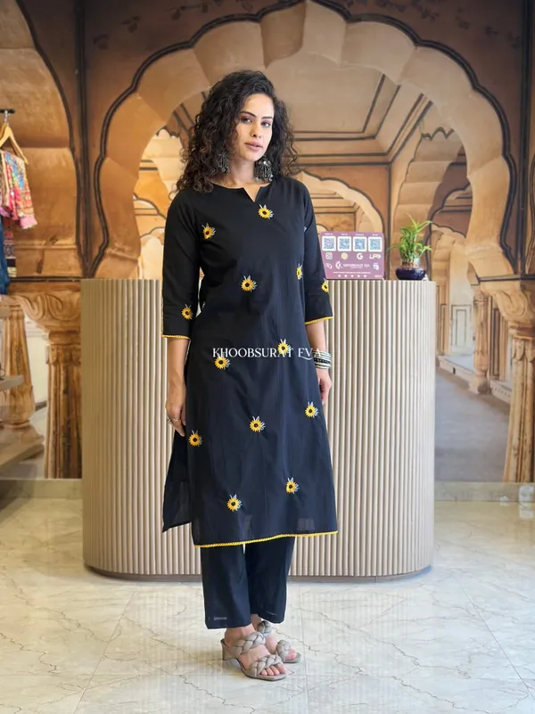Threaded_Elegance_Kurta_Set