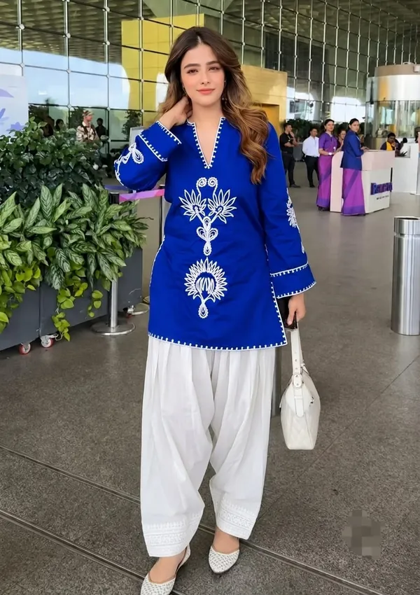 Trendy_Royal_Blue_×_Elegant_Off-White_🤍