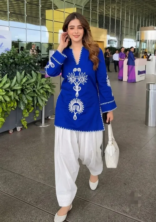 Trendy_Royal_Blue_×_Elegant_Off-White_🤍