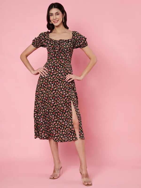 Floral_Printed_Black_Puff_Sleeve_Crepe_Fit_&_Flare_Midi_Dress_With_Slit