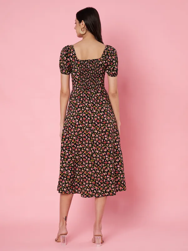 Floral_Printed_Black_Puff_Sleeve_Crepe_Fit_&_Flare_Midi_Dress_With_Slit