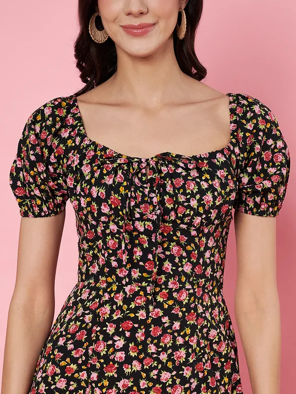 Floral_Printed_Black_Puff_Sleeve_Crepe_Fit_&_Flare_Midi_Dress_With_Slit