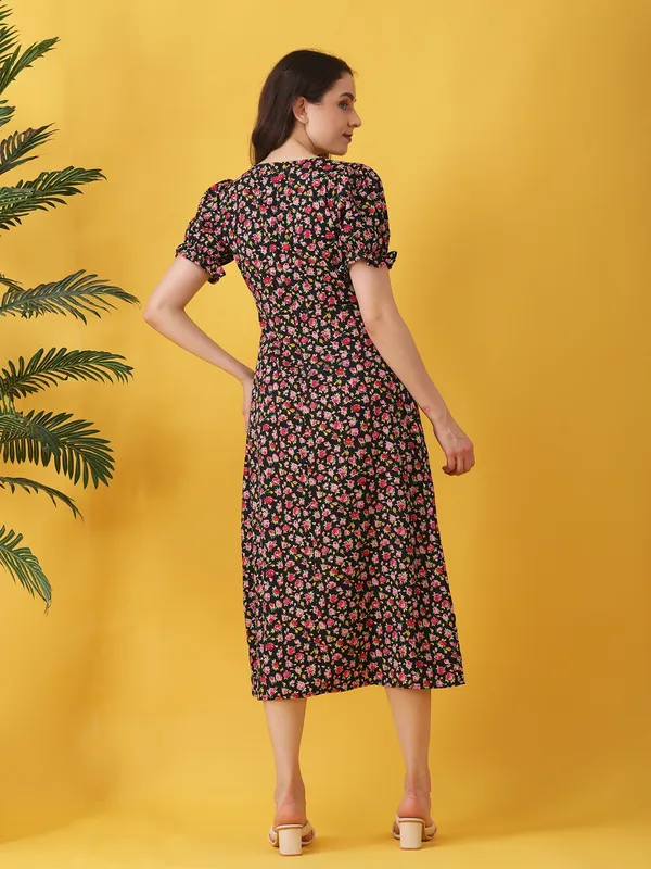 Floral_Printed_Black_Crepe_V_Neck_Short_Puff_Sleeve_Fit_and_Flare_Midi_Dress