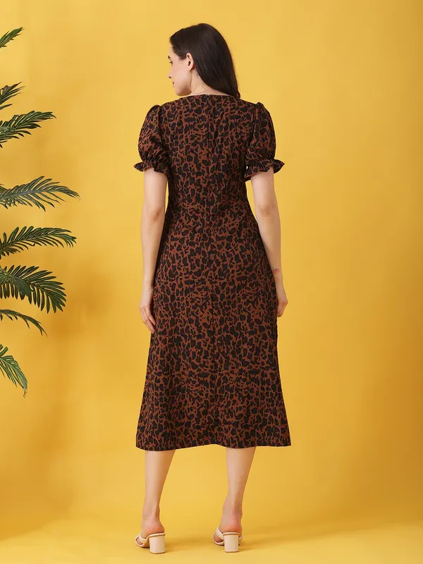 Animal_Printed_Brown_Crepe_V_Neck_Short_Puff_Sleeve_Fit_and_Flare_Midi_Dress