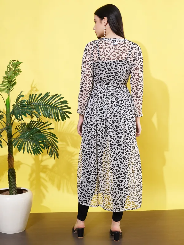 Women_Animal_Printed_White_Chiffon_Longline_Front_Open_Shrug