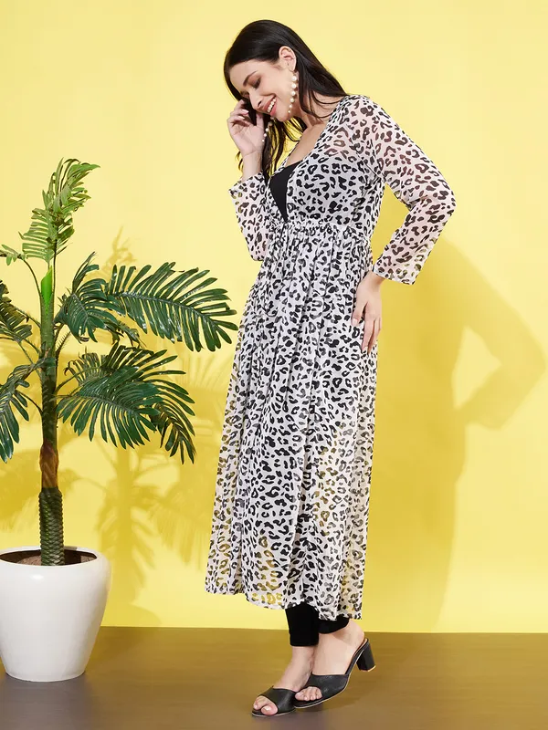 Women_Animal_Printed_White_Chiffon_Longline_Front_Open_Shrug