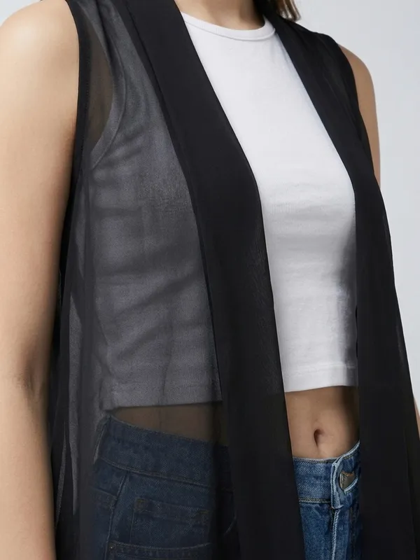 Women_Solid_Black_Georgette_Sleeveless_Front_Open_Regular_Shrug_With_Asymmetric_Hemline