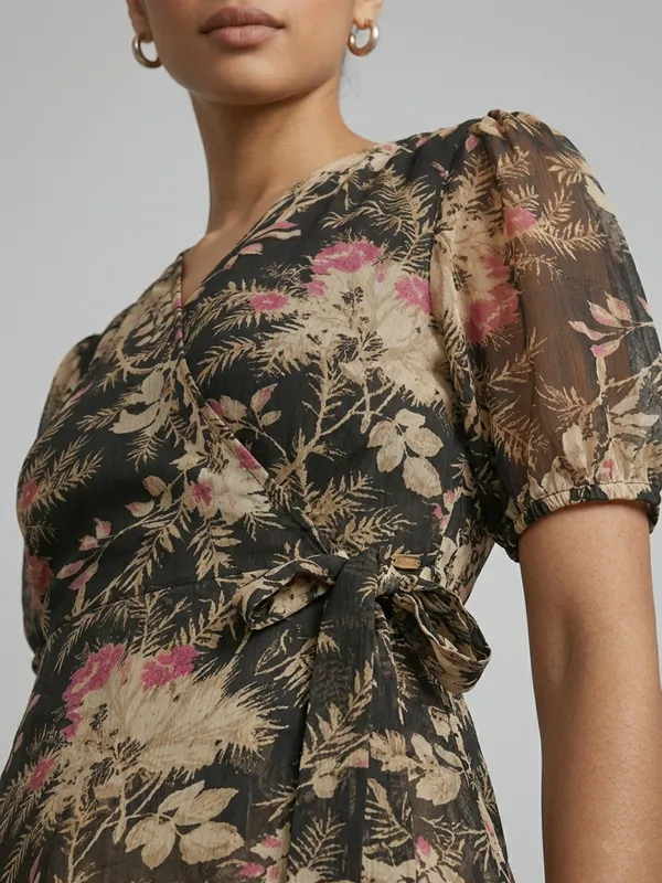 Floral_Printed_Black_Chiffon_V_Neck_Short_Puff_Sleeve_Waist_Tie-ups_Regular_Top_For_Women