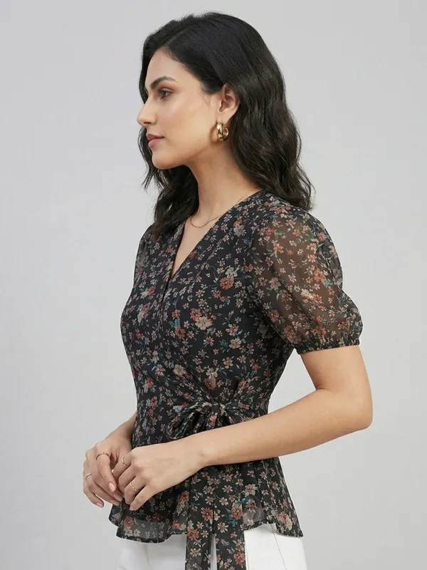 Floral_Printed_Black_Georgette_V_Neck_Short_Puff_Sleeve_Waist_Tie-ups_Regular_Top_For_Women