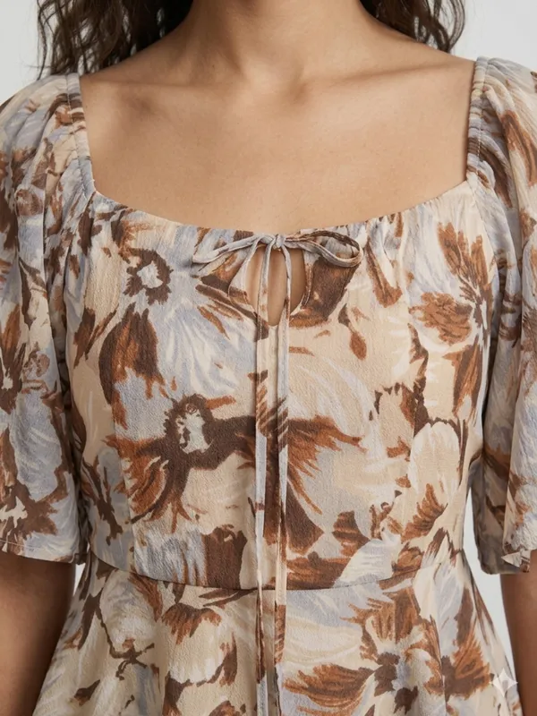 ANVI_Be_Yourself_Women_Floral_Printed_Brown_Chiffon_Square_Neck_Short_Flared_Sleeves_Smocked_Peplum_Top