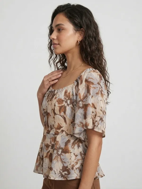 ANVI_Be_Yourself_Women_Floral_Printed_Brown_Chiffon_Square_Neck_Short_Flared_Sleeves_Smocked_Peplum_Top