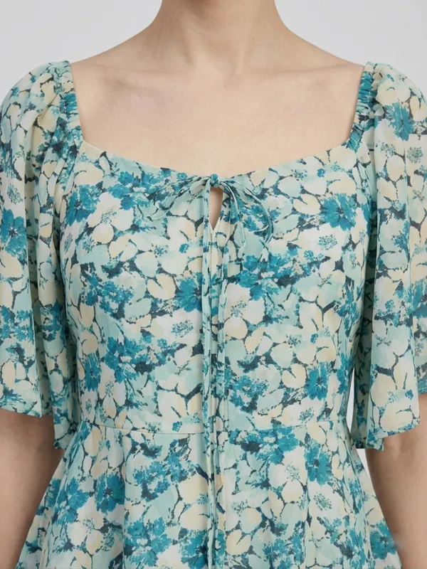 ANVI_Be_Yourself_Women_Floral_Printed_Sea_Green_Georgette_Square_Neck_Short_Flared_Sleeves_Smocked_Peplum_Top