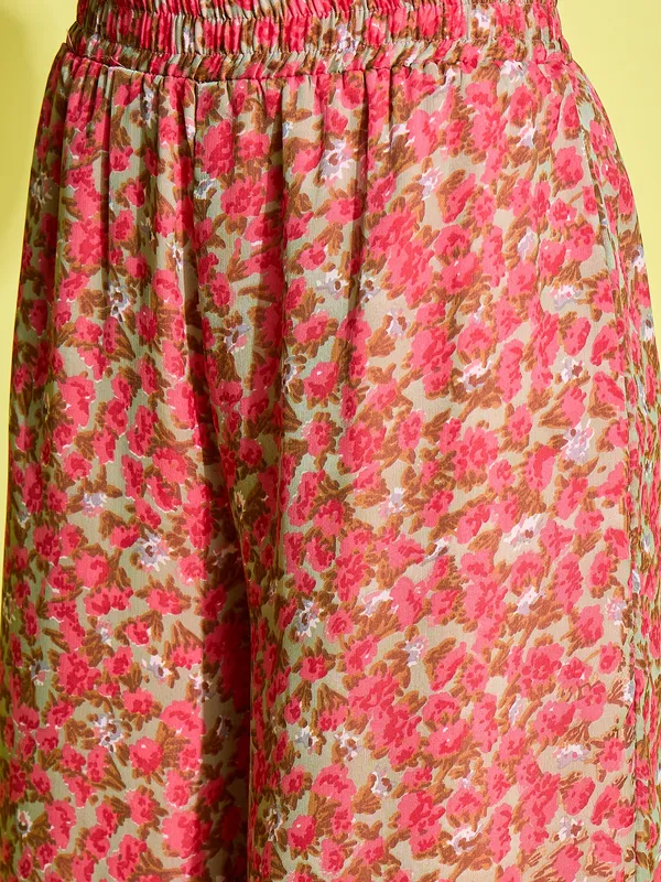 Pink_Chiffon_V-Neck_Top_&_Palazzos_Co-ords_Set_For_Women