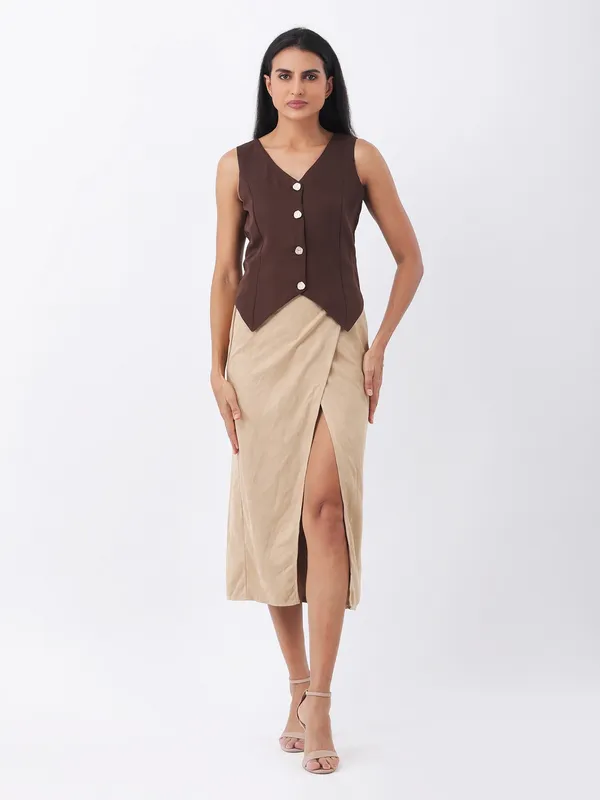 Women_Solid_Brown_Banana_Crepe_V_Neck_Sleeveless_Wasit_Coat