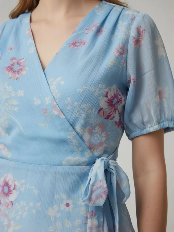 Women_Floral_Printed_Blue_Chiffon_V_Neck_Short_Puff_Sleeve_Casual_Wrap_Top