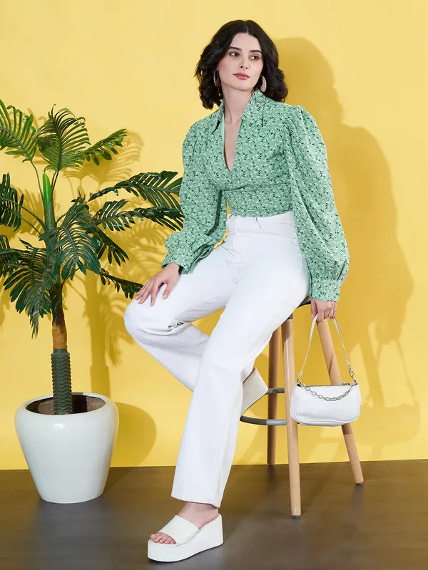 Women_Floral_Printed_Green_Collared_Neck_Crepe_Casual_Crop_Top