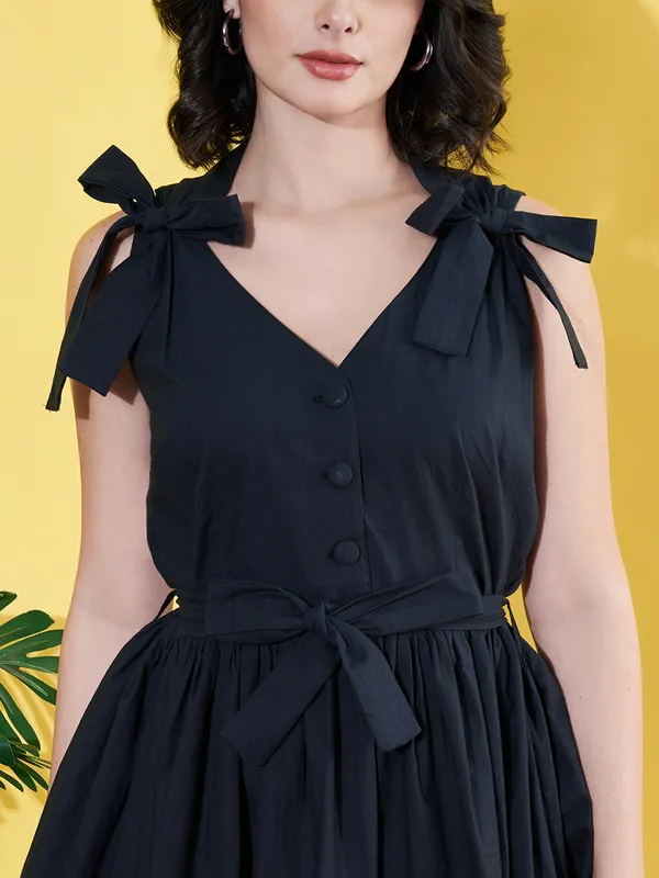 Women_Solid_Black_V_Neck_Sleeveless_Waist_Tie-ups_Casual_Peplum_Top