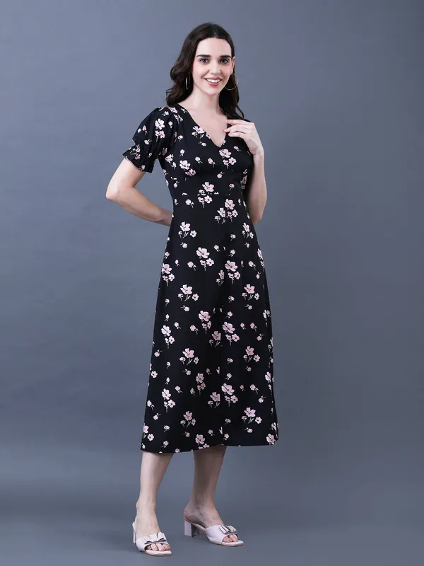 Floral_Printed_Black_Crepe_V_Neck_Puff_Sleeve_Fit_and_Flare_Midi_Dress