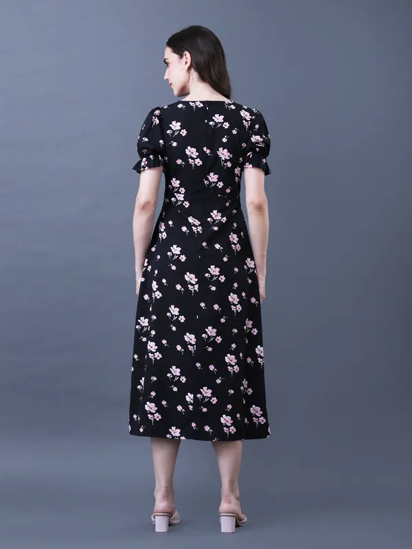 Floral_Printed_Black_Crepe_V_Neck_Puff_Sleeve_Fit_and_Flare_Midi_Dress