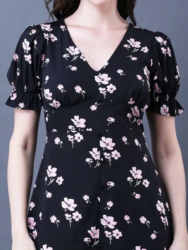 Floral_Printed_Black_Crepe_V_Neck_Puff_Sleeve_Fit_and_Flare_Midi_Dress