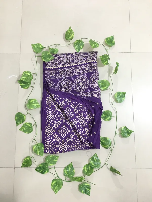 Gajji_silk_saree_with_handblock_print_and_bandhani_blouse_