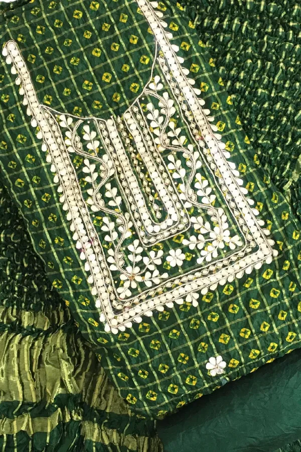 Green_Ghadchola_Heavy_neck_art_silk_suit_piece