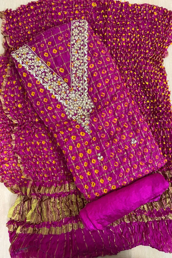 Four_piece_V_neck_ghadchola_suits_-_Rani