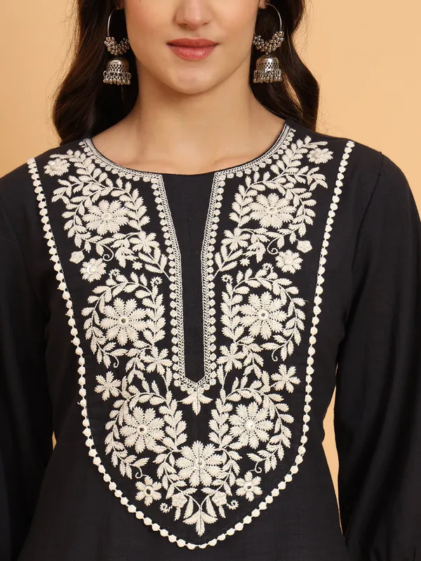 Black_Solid_Pure_Cotton_Straight_Top_For_Women