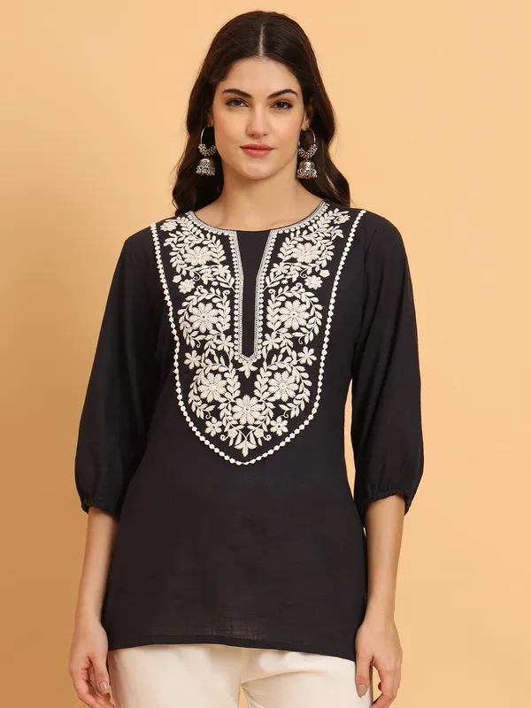 Black_Solid_Pure_Cotton_Straight_Top_For_Women