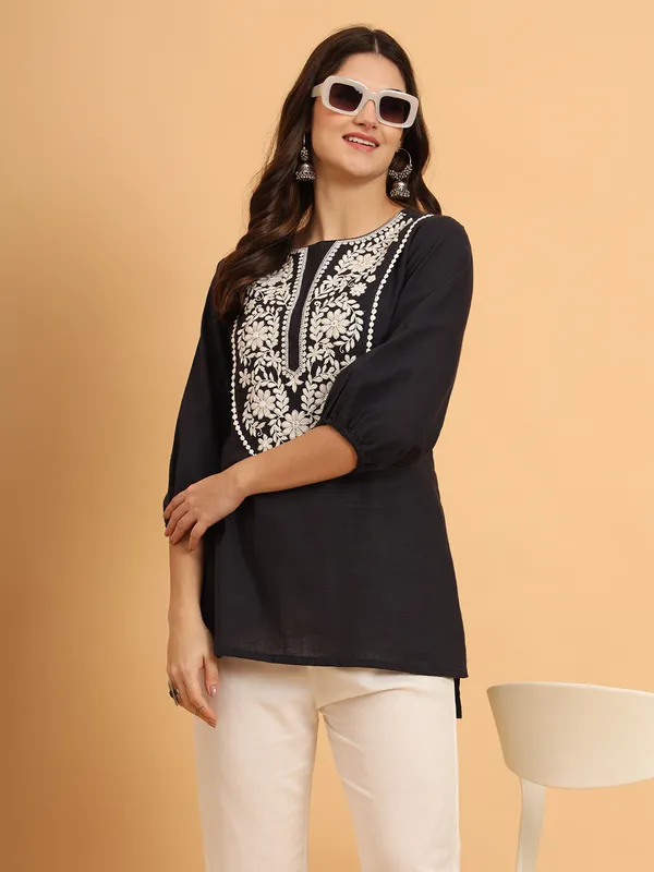 Black_Solid_Pure_Cotton_Straight_Top_For_Women