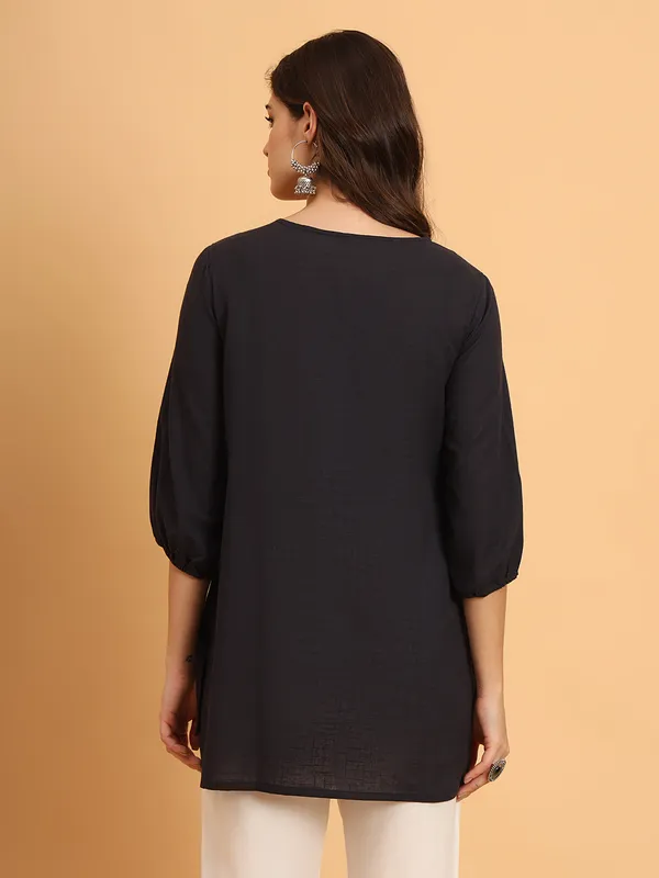 Black_Solid_Pure_Cotton_Straight_Top_For_Women