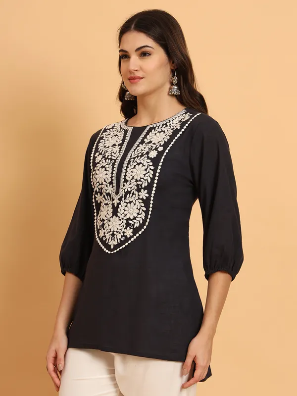 Black_Solid_Pure_Cotton_Straight_Top_For_Women