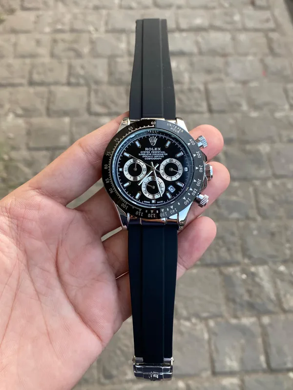 Black_Dial_Silver_Case_Daytoina_Silicon_Strap_Stylish_Watch_For_Men