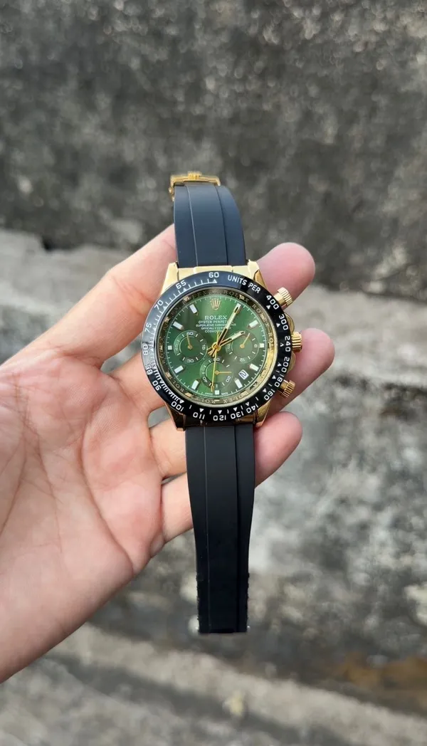 Gold_Green_Chronograph_Daytona_2025_Edition_Watch_For_Men