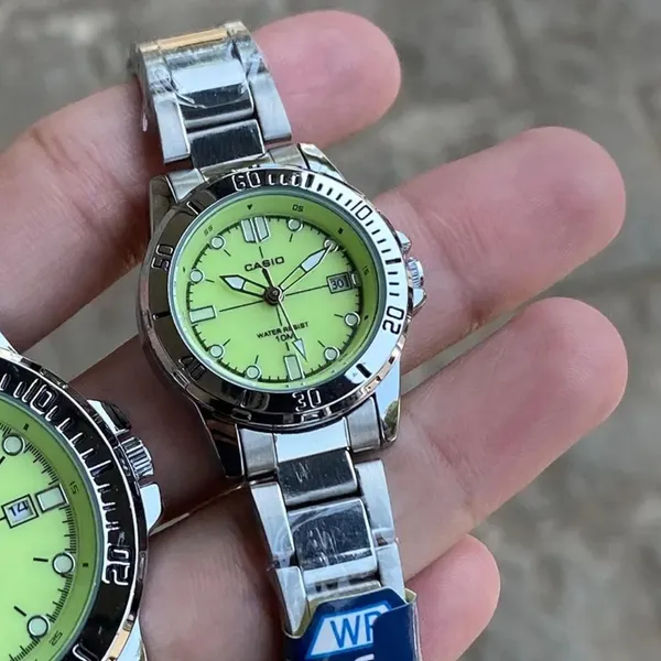 Silver_green_premium_Stainless_Steel_Watch_For_All_Men_&_Women_Couple
