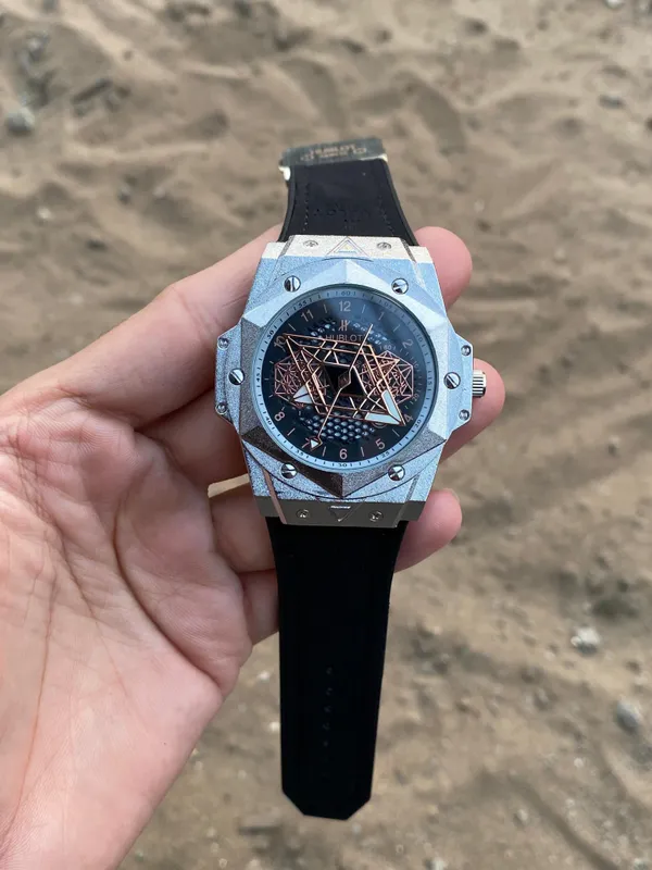 Black_Silver_Spyder_Leather_Hub_l0t_Watch_For_Men