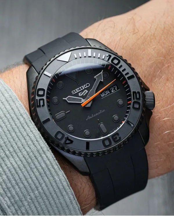 Full_Black_Silicon_Premium_Watch_For_Men