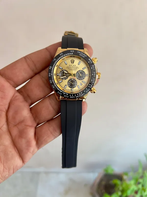Daytona_Gold_Dial_Gold_Case_Silicon_Strap_Stylish_Watch_For_Men