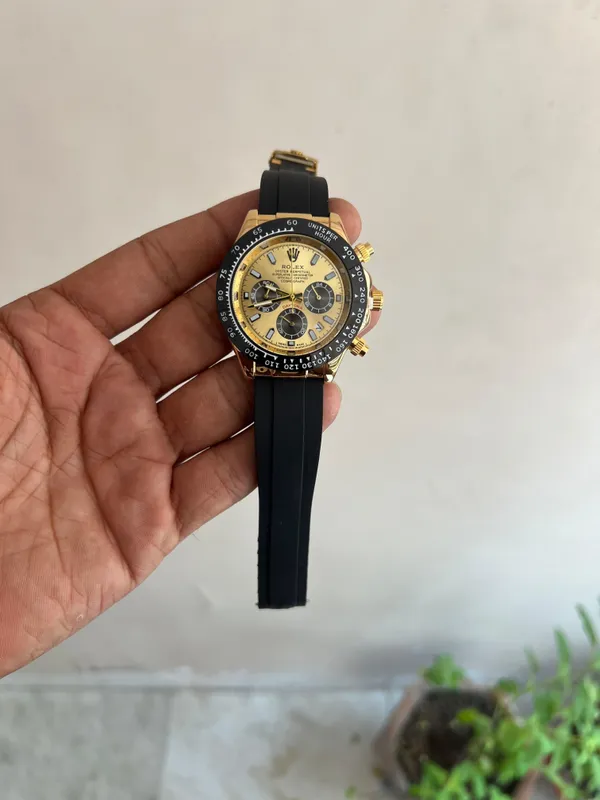 Daytona_Gold_Dial_Gold_Case_Silicon_Strap_Stylish_Watch_For_Men
