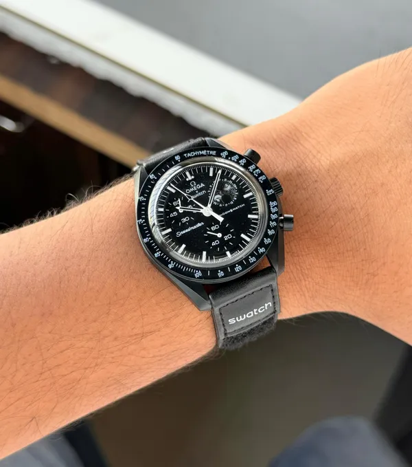 Black_speedmaster_chronograph_watch_for_men