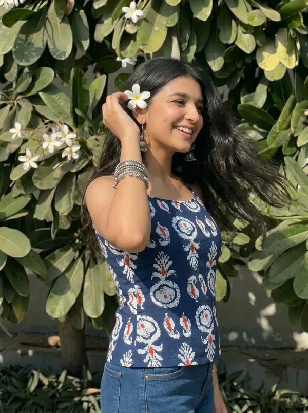 Blue_Pure_Cotton_Sleeveless_Scoop_Neck_Kurti_For_Women