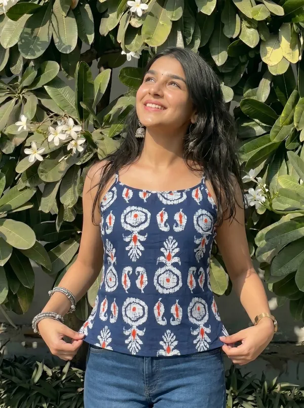 Blue_Pure_Cotton_Sleeveless_Scoop_Neck_Kurti_For_Women