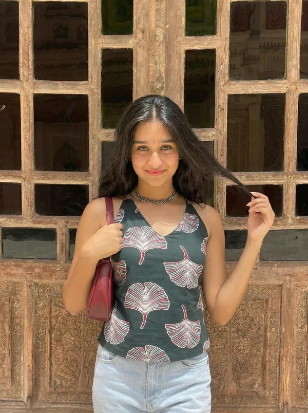 Green_Pure_Cotton_Halter_Neck_Sleeveless_Kurti_For_Women