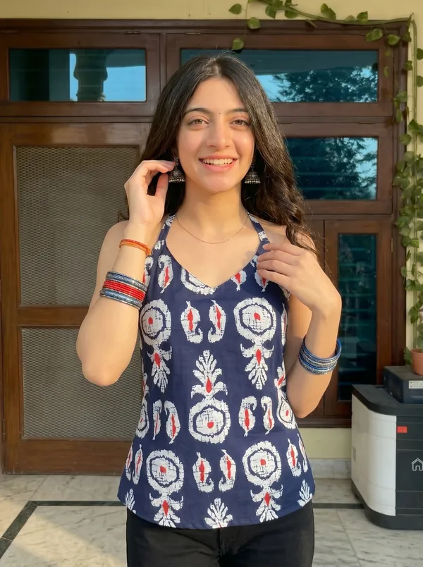 Blue_Pure_Cotton_Sleeveless_V_Neck_Kurti_For_Women