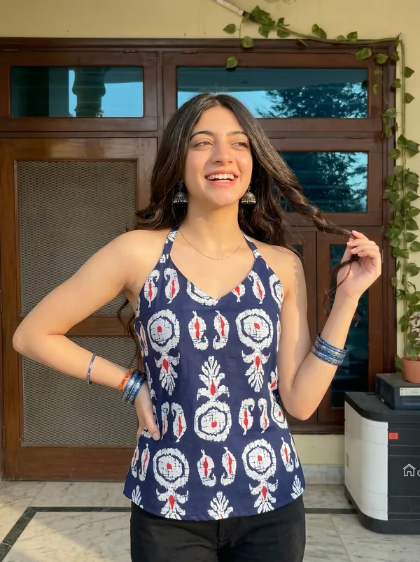 Blue_Pure_Cotton_Sleeveless_V_Neck_Kurti_For_Women